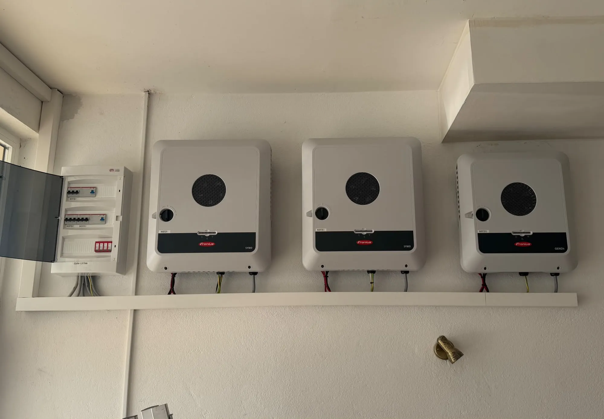 Solarna elektrana — Tri pretvarača za veći krov